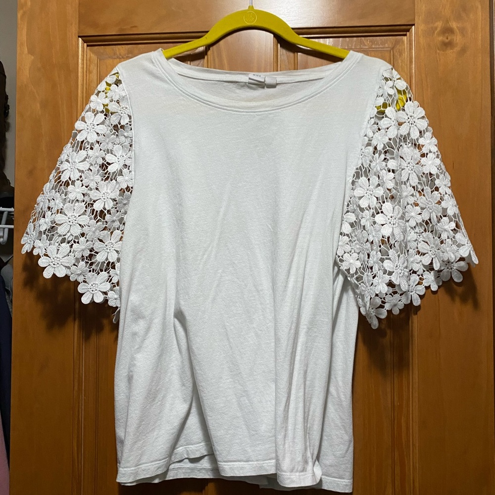 White T-shirt with lace arms.